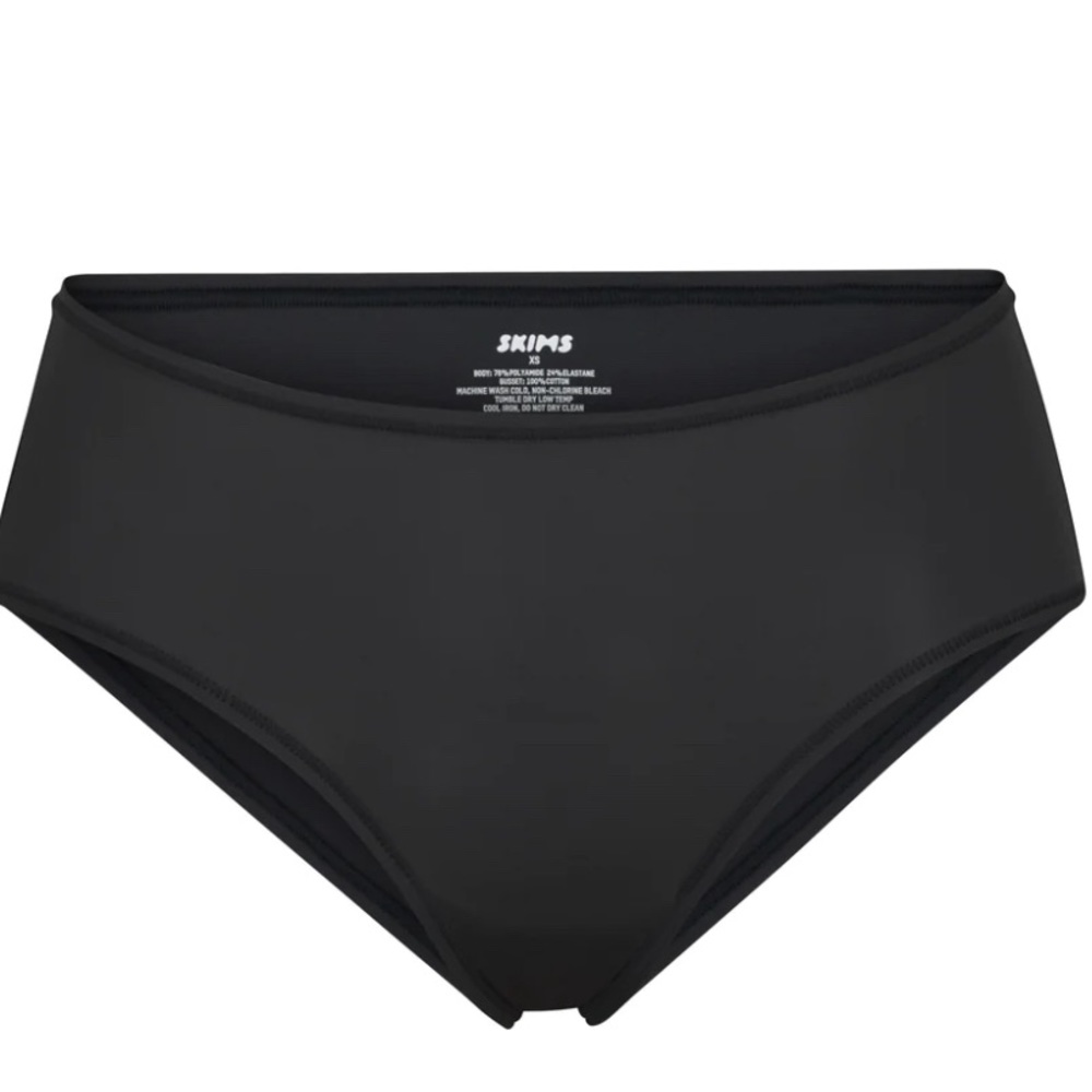 Skims fits everybody brief, brand new in original packaging.